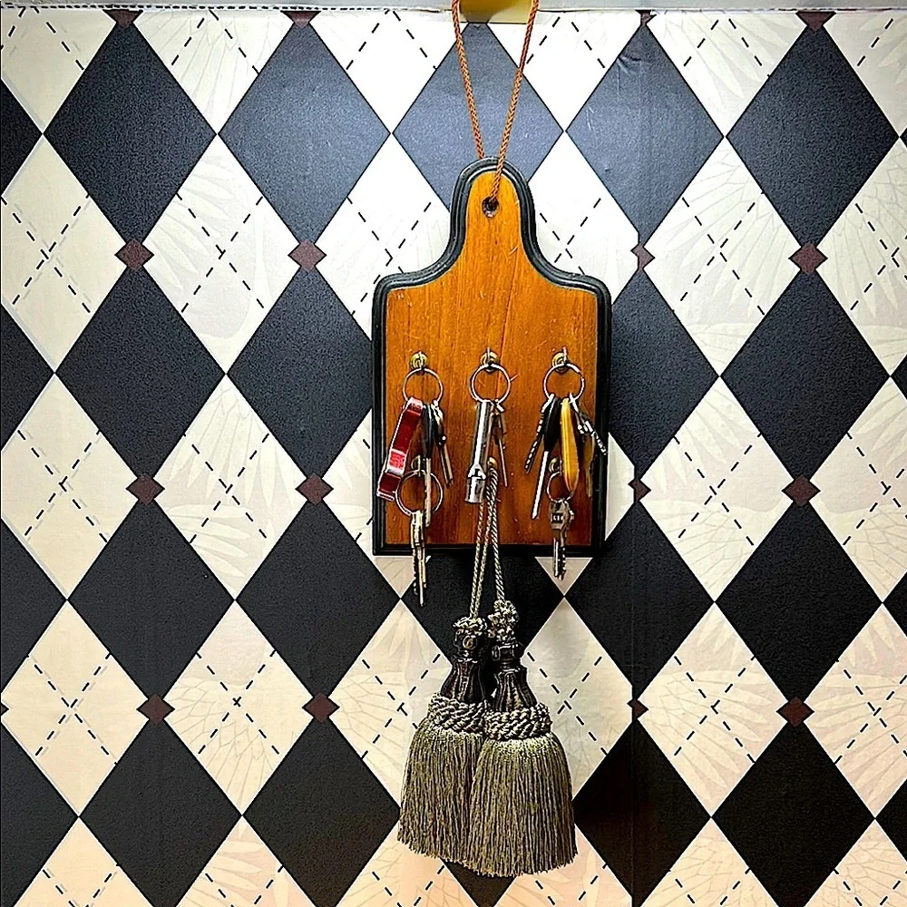 Vintage Elegant Wooden Wall-Mounted Key Holder | Gold-Tone Hooks | Classic Charm